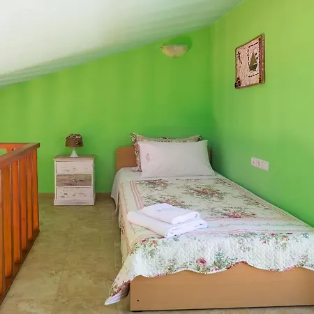 Acorn Villa *